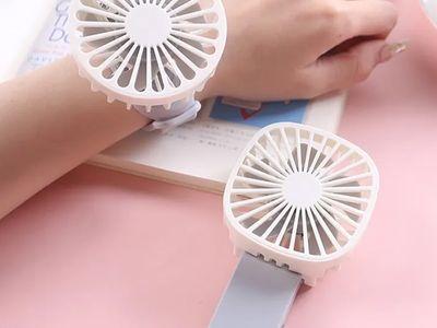 Small Watch-Shaped Fan with Practical and Elegant Design, Battery-Operated with 3 Speeds