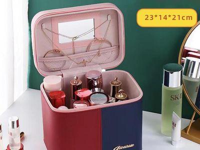 Distinctive Waterproof Makeup Bag with a Modern and Elegant Design Made of Artificial Leather