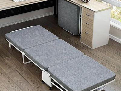 Portable and foldable bed with a comfortable memory foam mattress of 180 x 60 cm