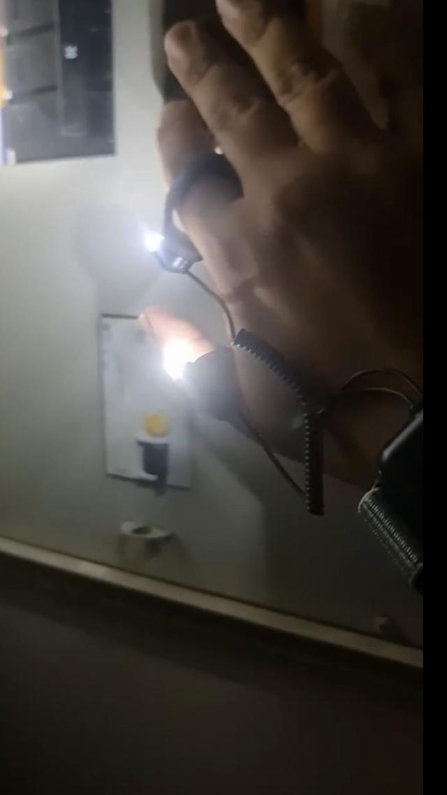 Rechargeable - Shaped Magnetic Flashlight