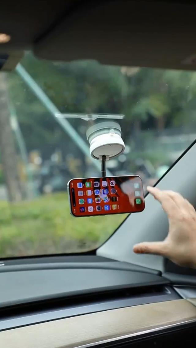 360 Degree Rotating Foldable - Magnetic Car Phone Holder - Strong Suction
